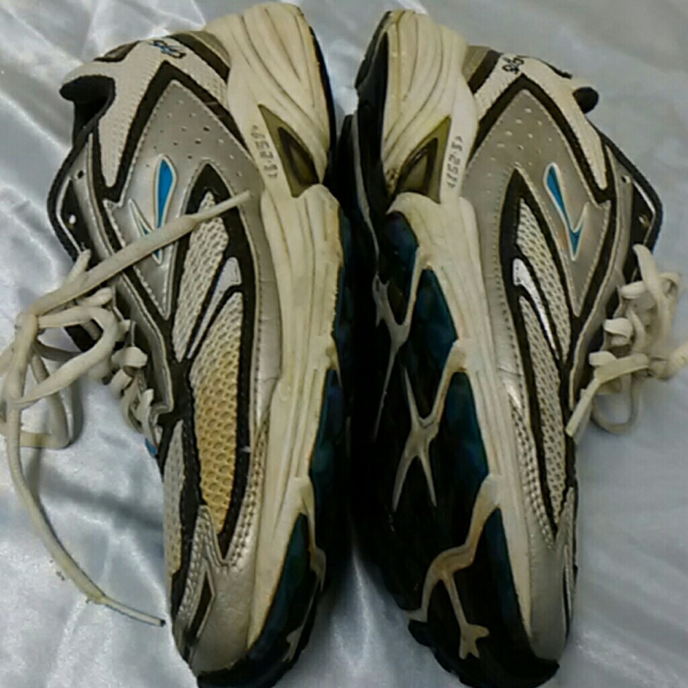 Shoes - Picture 3 of 7